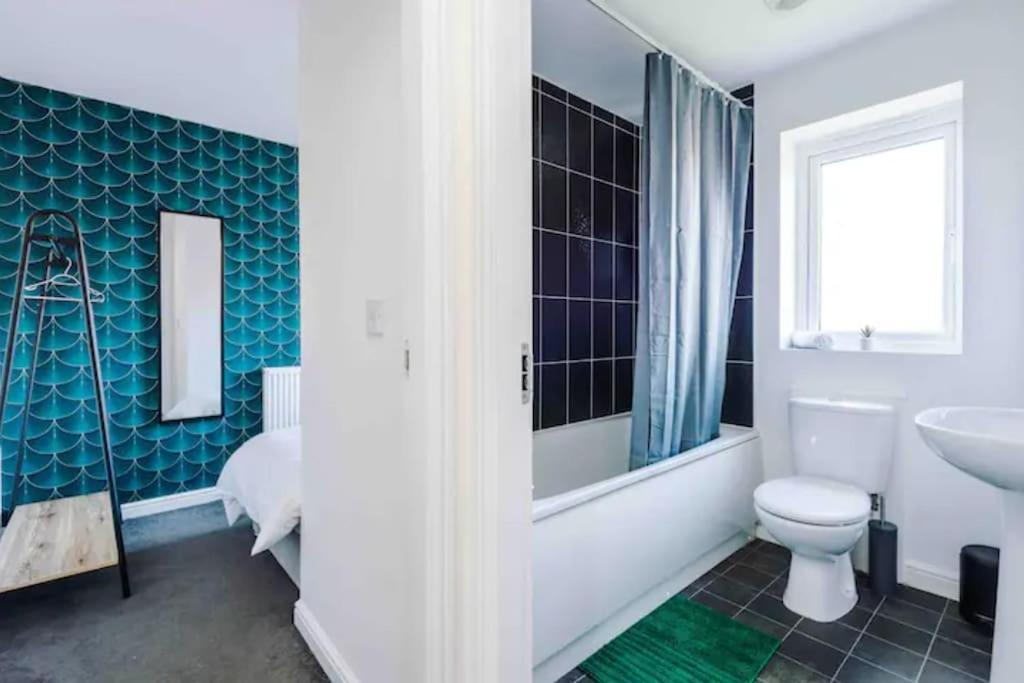 Spacious 5 Bedroom Home Hosted By Mcr Dens Manchester Extérieur photo