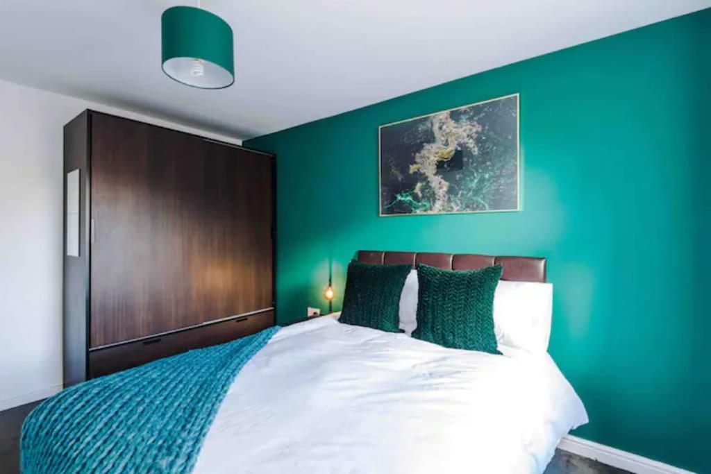 Spacious 5 Bedroom Home Hosted By Mcr Dens Manchester Extérieur photo