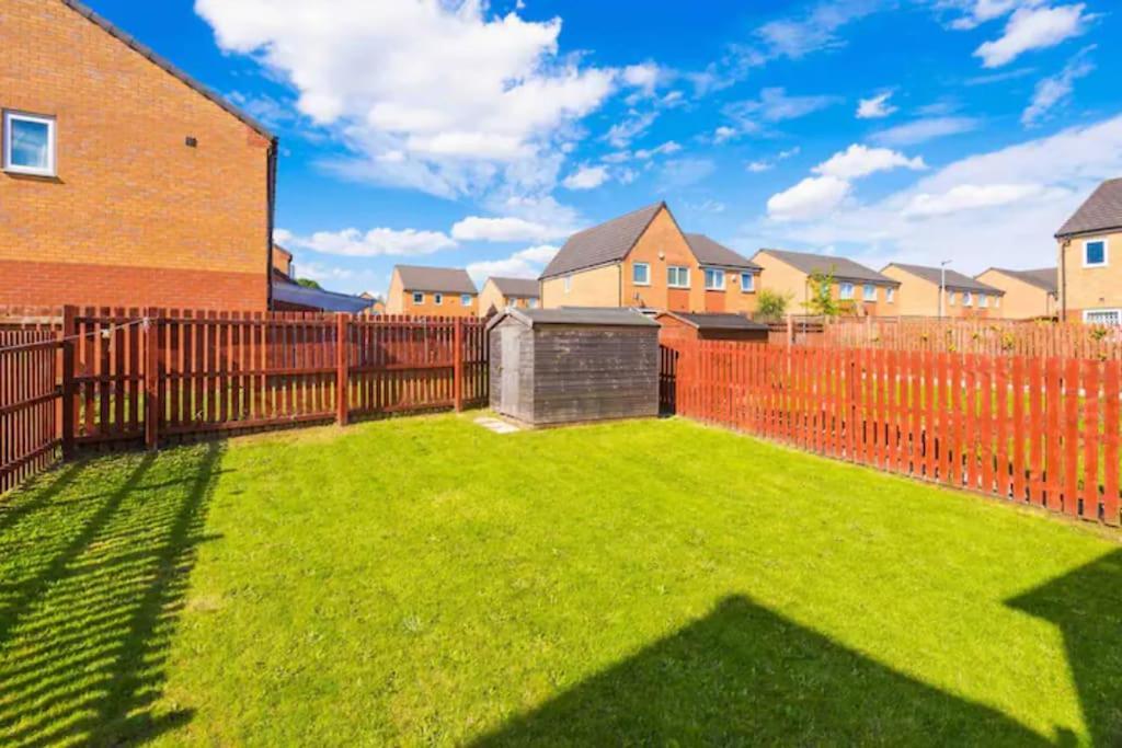Spacious 5 Bedroom Home Hosted By Mcr Dens Manchester Extérieur photo