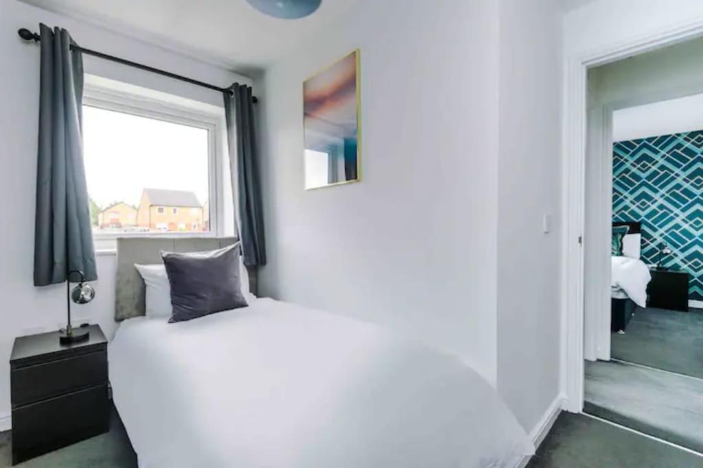 Spacious 5 Bedroom Home Hosted By Mcr Dens Manchester Extérieur photo