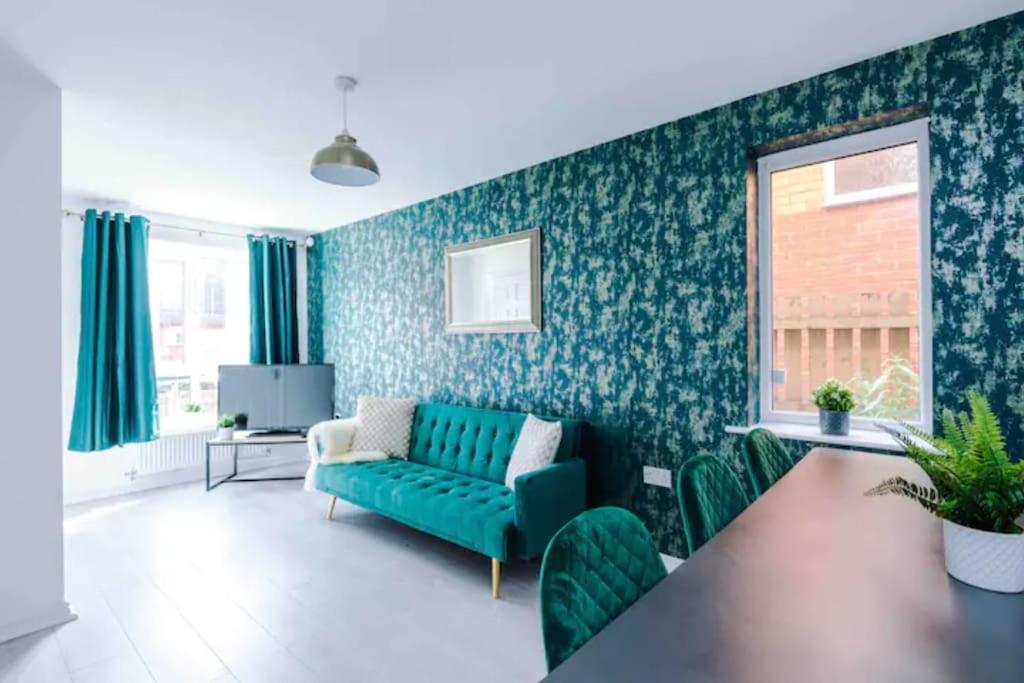 Spacious 5 Bedroom Home Hosted By Mcr Dens Manchester Extérieur photo